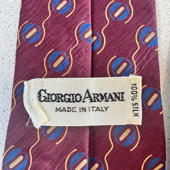 Giorgio Armani 100% Silk Tie Made in Italy Burgundy Geometric Print